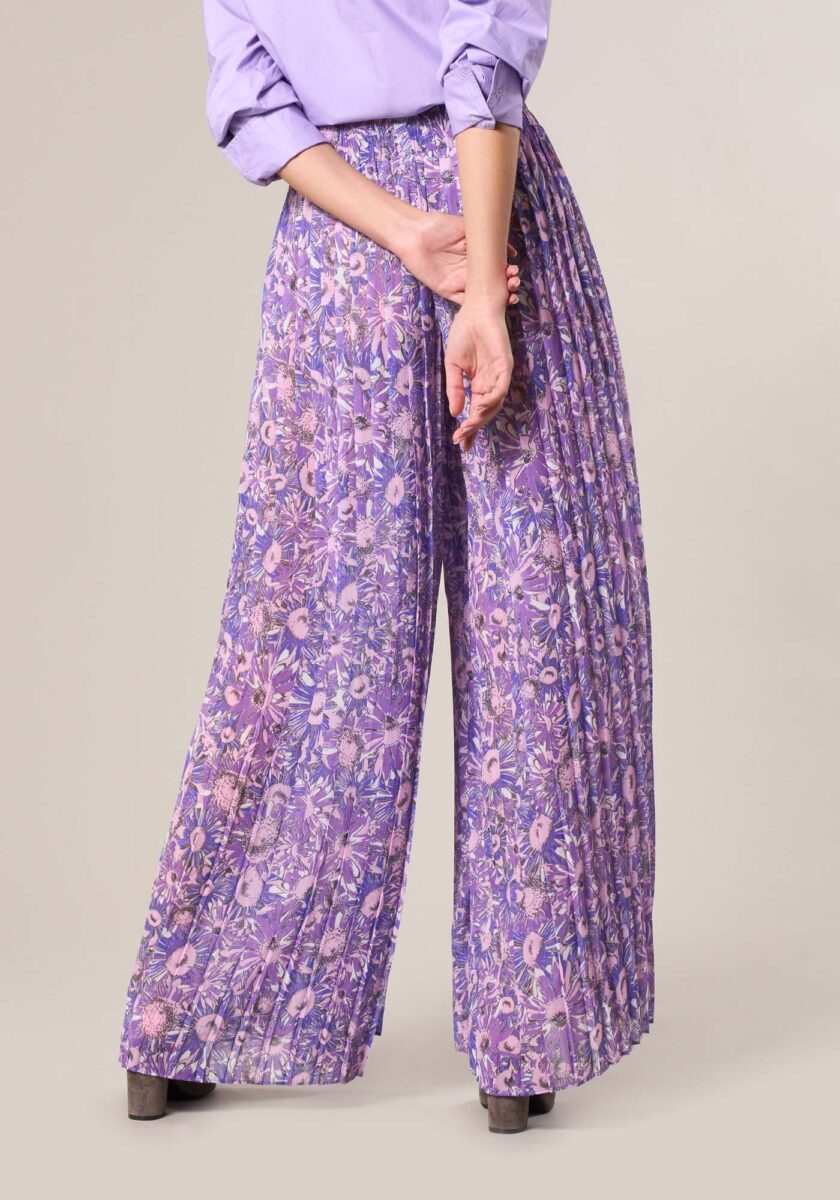 Pantaloni Palazzo Plissè in Chiffon Stampa Lilies Viola - Nicla