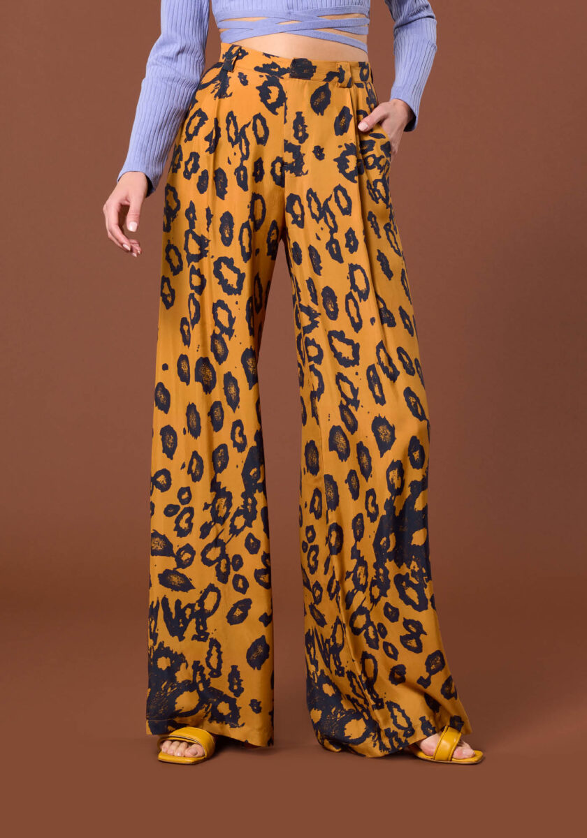 Pantaloni Wide Leg con Pince in Twill di Viscosa Stampa Leo Blu - vista frontale | Nicla