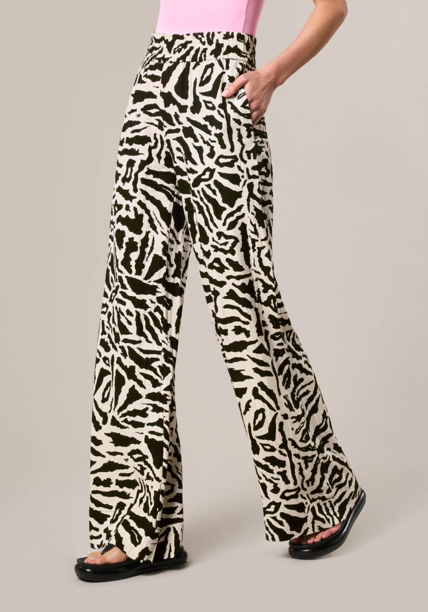 Pantaloni Palazzo in Lino Viscosa Stampa Animalier Nero - vista frontale | Nicla