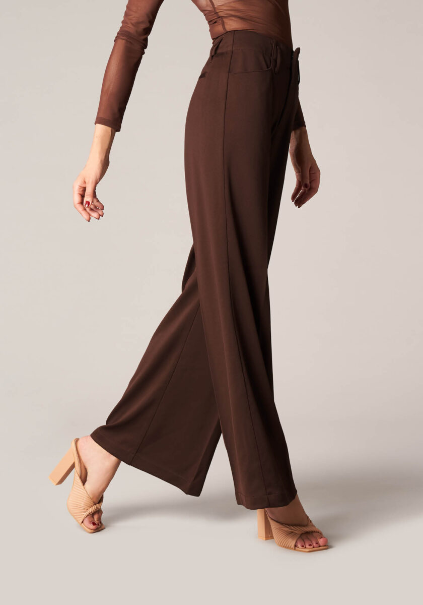 Pantaloni Cropped in Tessuto Tecnico Diagonale Marrone - vista frontale | Nicla