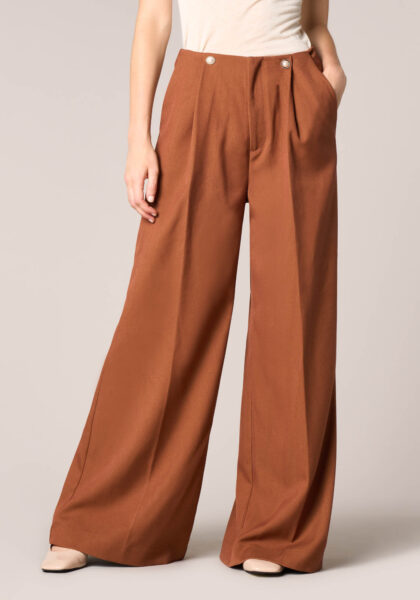 Pantaloni wide leg con dettaglio bottone gioiello in misto viscosa stretch Marrone - vista frontale | Nicla