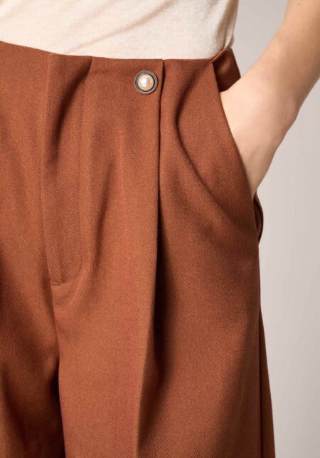 Pantaloni Wide Leg con dettaglio bottone gioiello in Misto Viscosa Stretch  - Nicla