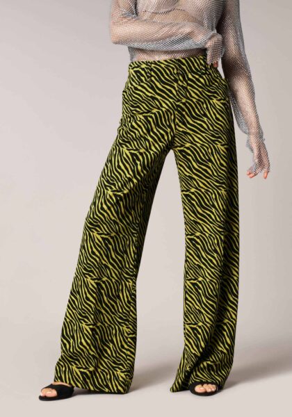 Pantaloni wide leg in maglia fantasia animalier Black/Yellow - vista frontale | Nicla